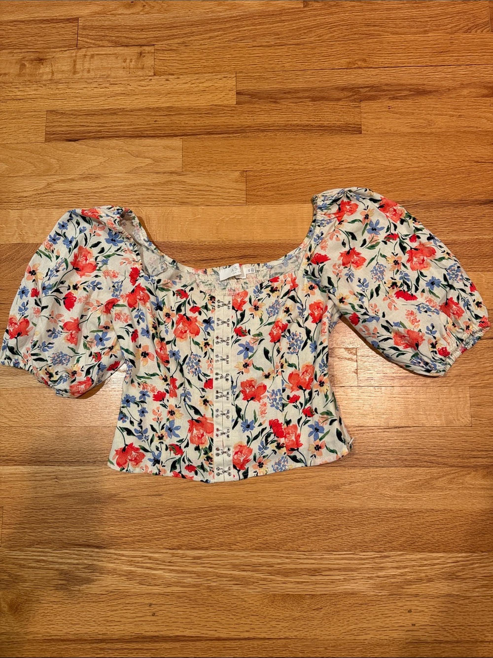 Floral Puff-Sleeve Crop Top - Cream with Red & Blue Blossoms